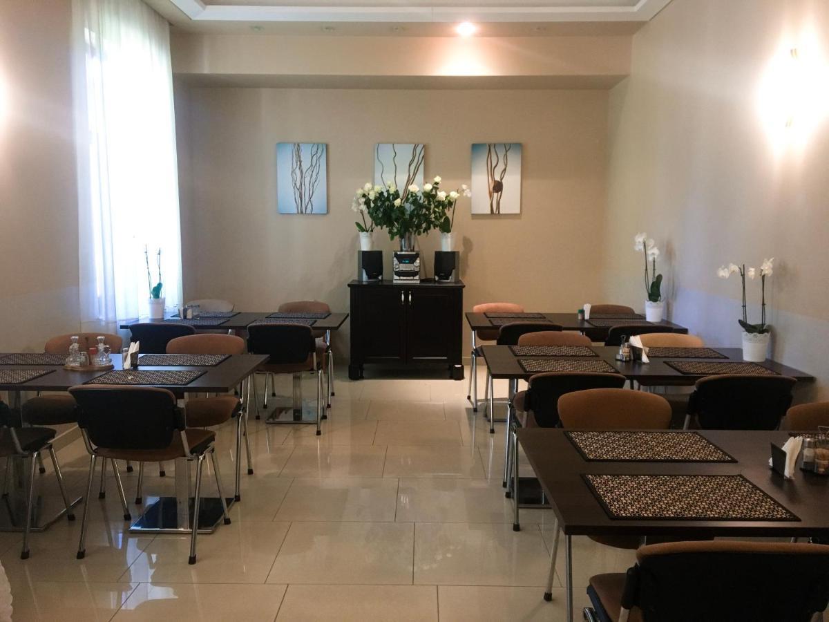 Room In Guest Room - Valensija - Large Suite Jūrkalne Εξωτερικό φωτογραφία